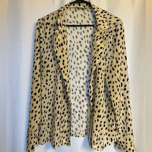 Collard Polka dot button up top